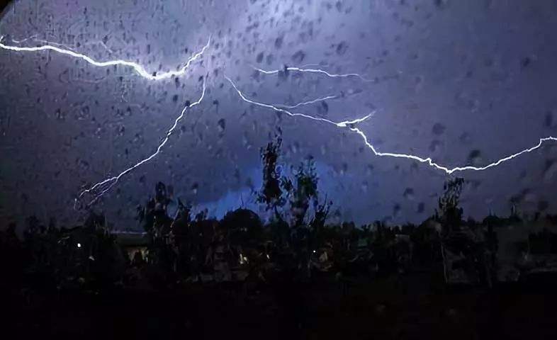 暴雨來襲，請注意人身安全